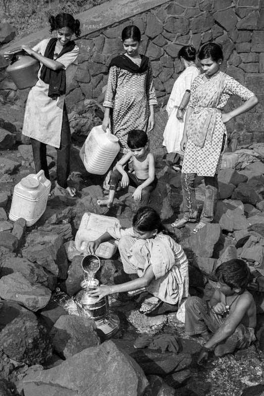Human Right to Water in Mumbai - Rush at a distant 'spring' (resulting from a watermains leakage) for collecting the slowly trickling water